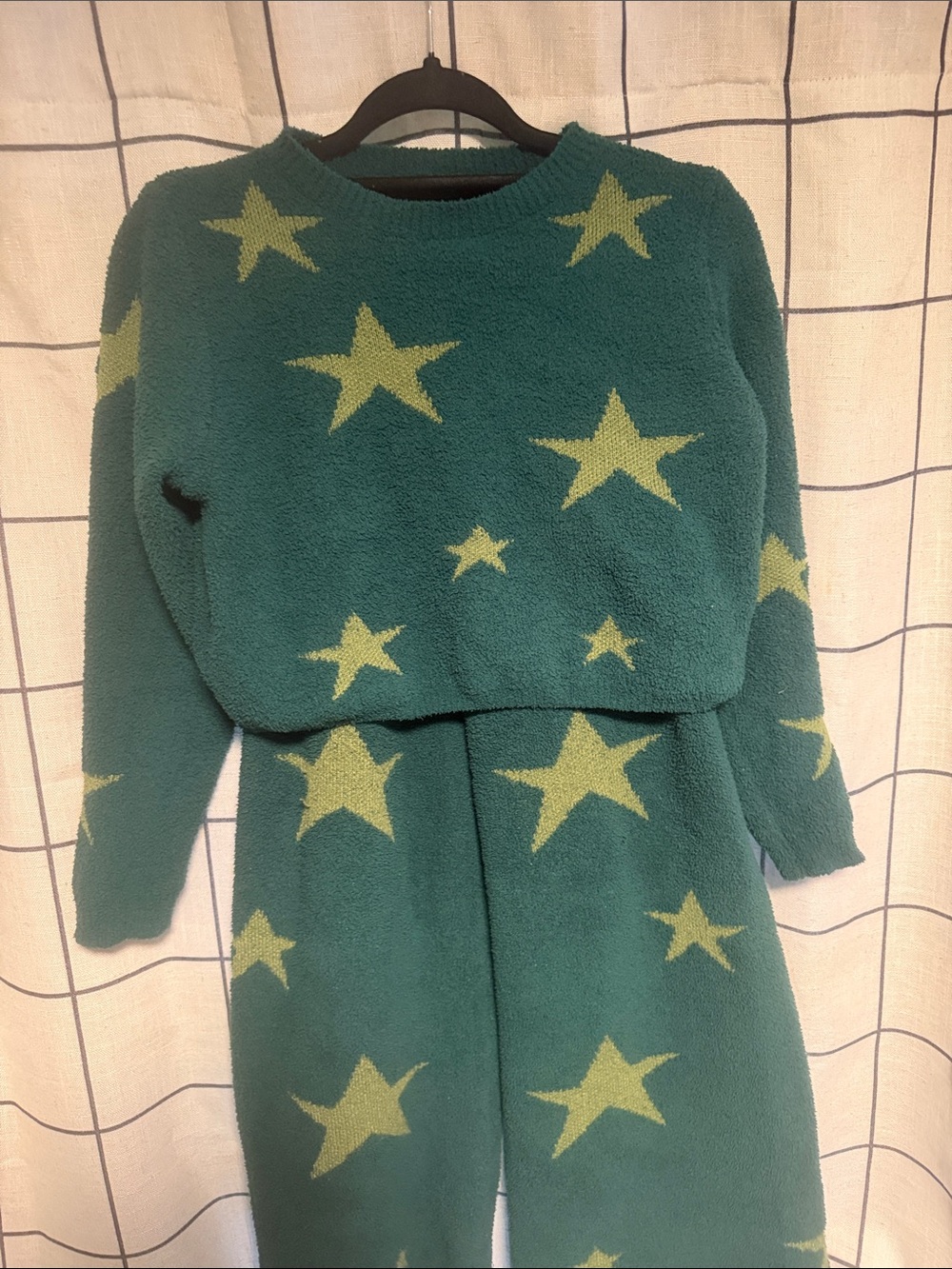 Green Star Print Women’s Sweater and Pant Set
